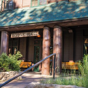 A building with a sign reading "Bryce Canyon Lodge". - The Lodge at Bryce Canyon (Bryce Canyon)