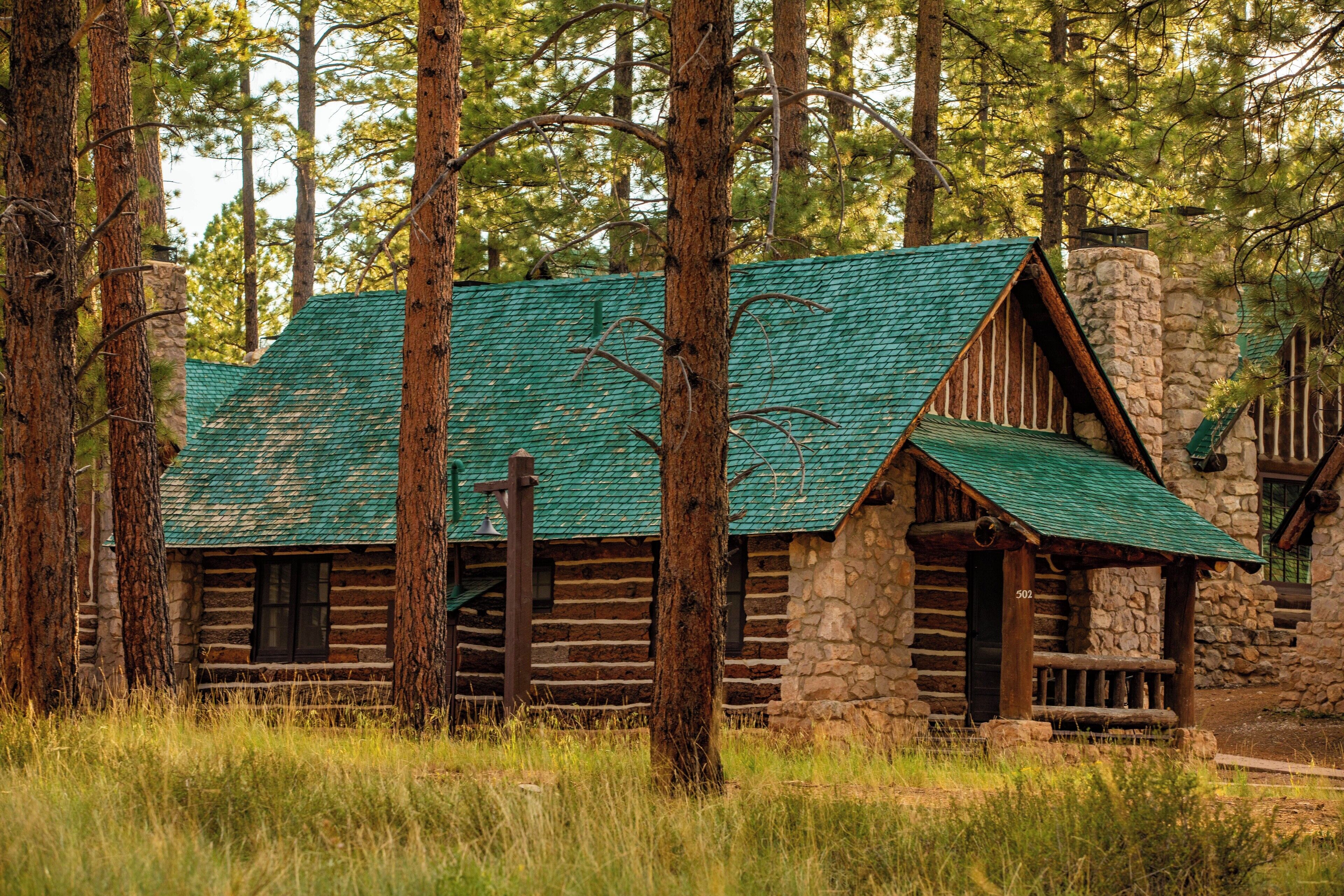 Classic Cabin | Hypo-allergenic bedding, desk, laptop workspace, travel cot