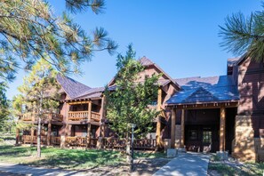 Classic-Zimmer | Allergikerbettwaren, Schreibtisch, laptopgeeigneter Arbeitsplatz