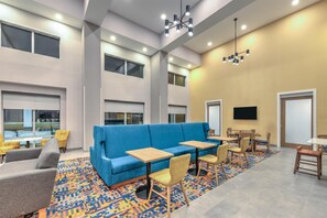 Lobby - Hampton Inn & Suites Little Rock Airport (Little Rock)