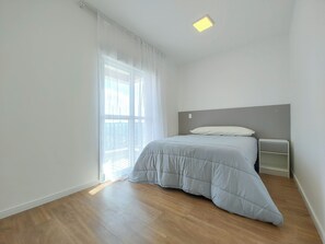 3 slaapkamers, een bureau, een strijkplank/strijkijzer, wifi