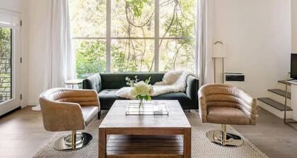 Treehouse studio, secluded & chic hiker’s paradise