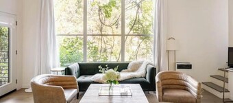 Treehouse studio, secluded & chic hiker’s paradise