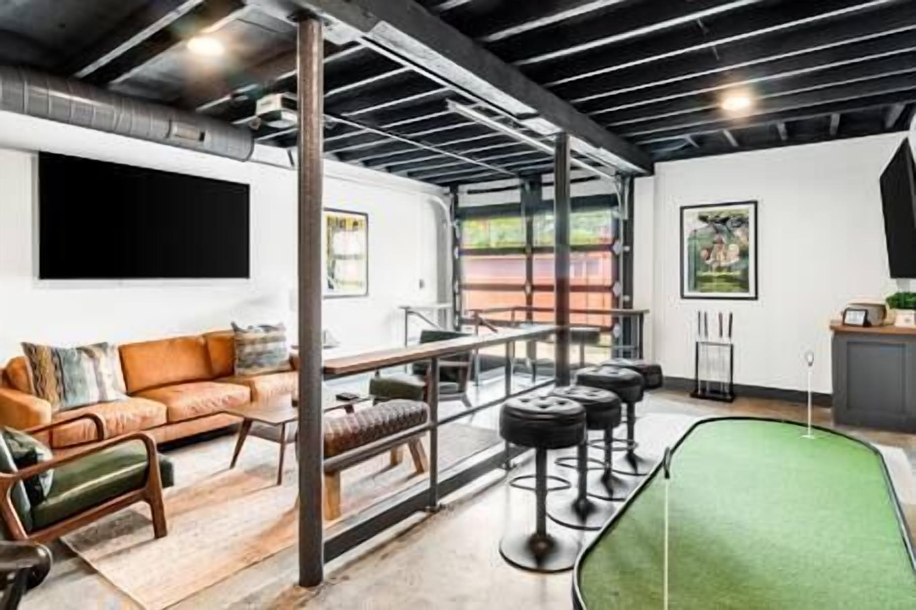 The "Mint Julep" - Putting Green INCLUDED