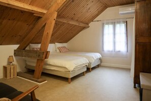 5 bedrooms, iron/ironing board, travel crib, free WiFi