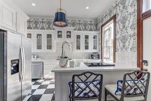 Fridge, microwave, oven, stovetop - Home in East End Historic Galveston, Coco Shores (Galveston)