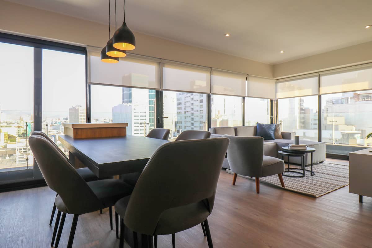 Apartment, 3 Bedrooms (1103) | Ruang tamu | 40 inci sebuah televisyen pintar dengan kabel