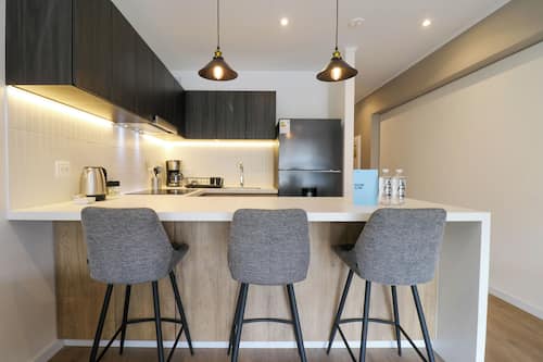 Apartament, 2 dormitoris (605) | Cuina privada | Frigorífic, microones, forn i bullidora elèctrica