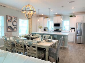Dining - Pineapple Place · Luxury Townhome in Perdido Key-WALK to BEACH CLUB (Perdido Key)