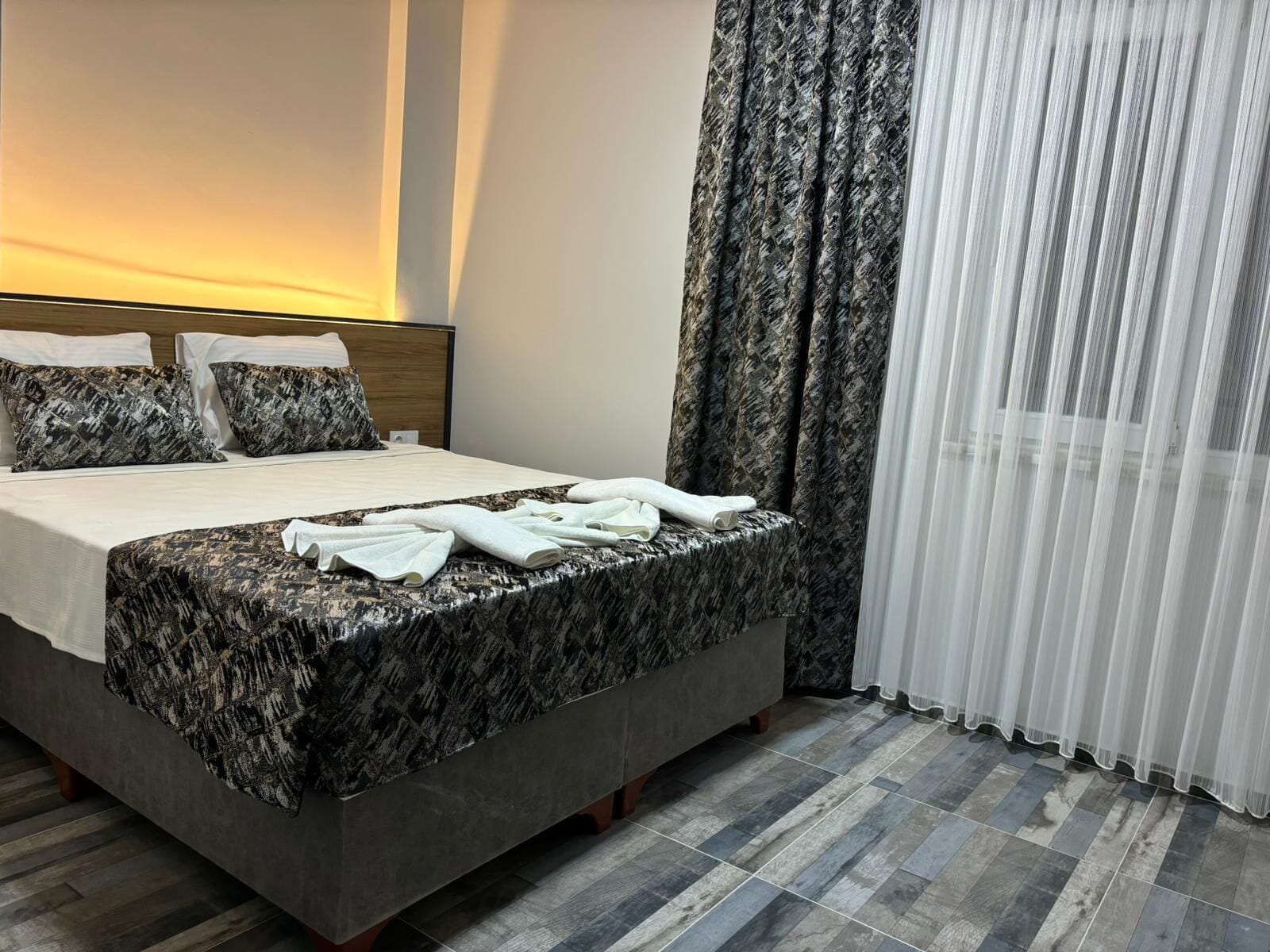 Deluxe tweepersoonskamer, uitzicht op tuin | Een laptopwerkplek, geluiddichte muren, gratis wifi