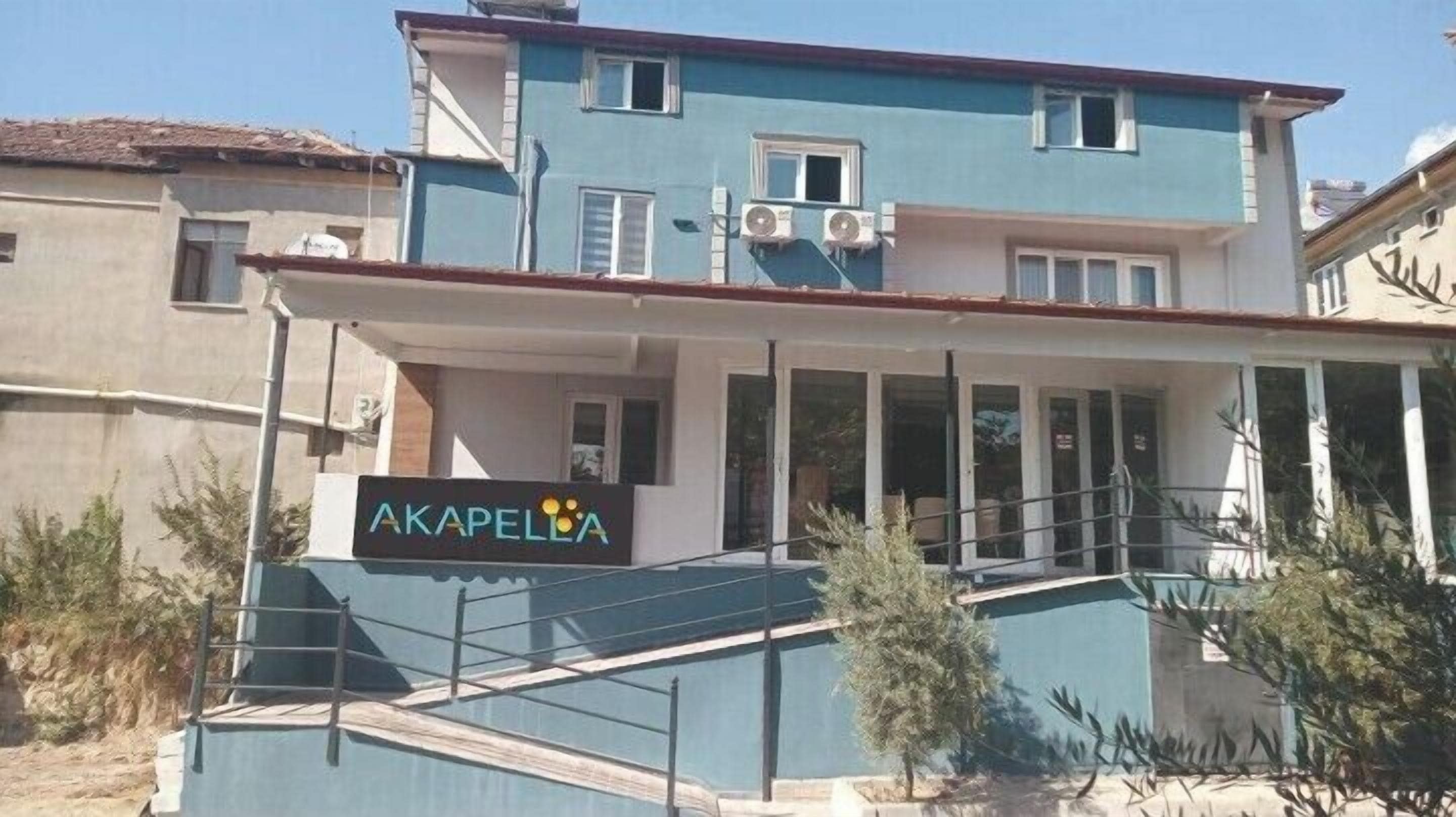 Vista frontal de la propiedad