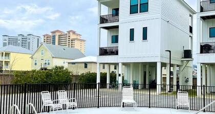 Endless Summer · Gorgeous Villa w/GULF VIEWS & Pool! WALK to Beach!