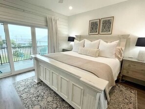 2 soverom, skrivebord, strykejern/-brett og wi-fi