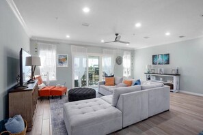 TV - El Cielo · Posh Townhome w/GULF VIEWS - WALK to BEACH CLUB! (Pensacola)