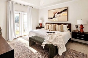 4 bedrooms, desk, WiFi