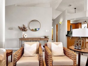 TV - Sweet Bayfront Home w/ Game Room (Pensacola)