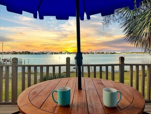 Outdoor dining - Bayfront Luxury- Walk to Beach! (Pensacola Beach)