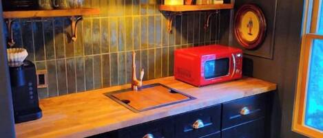 Réfrigérateur, four à micro-ondes