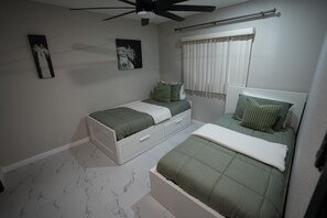 2 chambres, fer et planche à repasser, lit parapluie, Wi-Fi