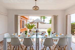 In-room dining - Windows to the Sea by Fidalsa (Torrevieja)