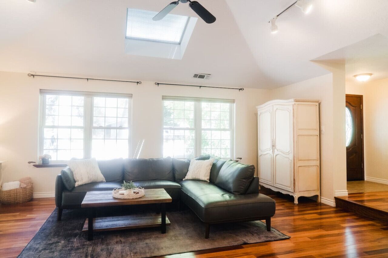 Televisión y chimenea 