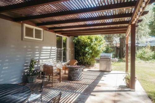 Grass Valley Home w/ Hot Tub