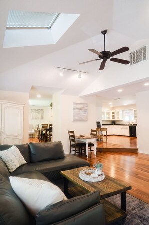 Televisión, chimenea