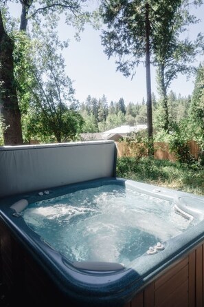 Bain à remous extérieur