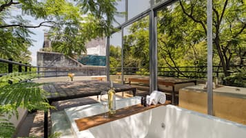 Royal Room | Balcony