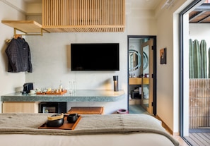 Deluxe Room | Egyptian cotton sheets, premium bedding, minibar, in-room safe - Rodona Hotel (Mexico City)