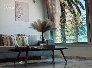 Smart TV - BATUU Luxury Living® BOBO®
 (Banzart)