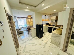 Fridge, microwave, oven, stovetop - BATUU Luxury Living® BOBO®
 (Banzart)