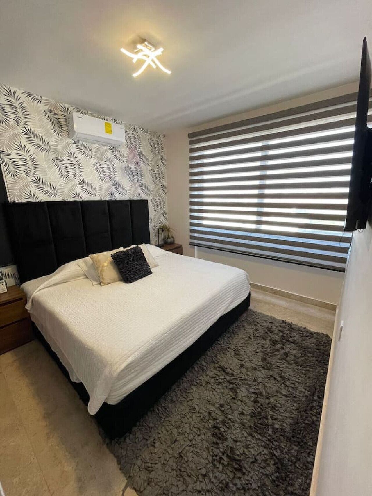 2 bedrooms, desk, iron/ironing board, WiFi