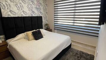2 bedrooms, desk, iron/ironing board, WiFi