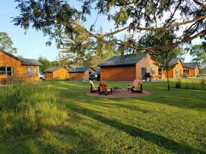 Exterior - Lena's Northern Pines Resort (Butternut)