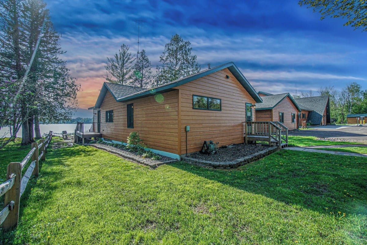 Chalet rustique familial, 2 chambres, au bord de la plage | Accès au Wi-Fi (inclus), décor unique, literie fournie