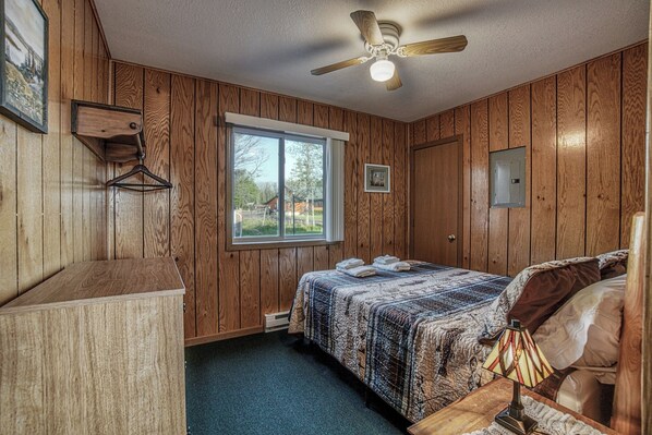 Unclassified image, 1 of 100, button - Lena's Northern Pines Resort (Butternut)