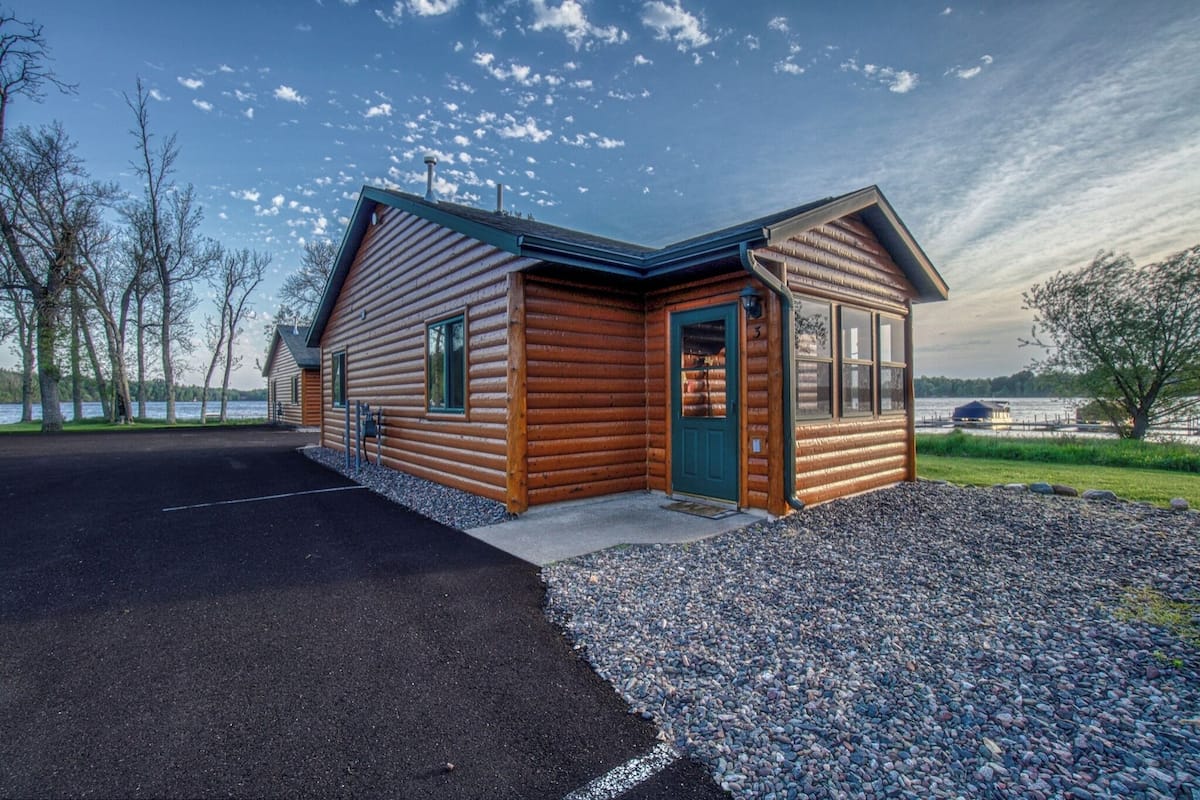 Chalet rustique familial, 2 chambres, au bord du lac | Accès au Wi-Fi (inclus), décor unique, literie fournie