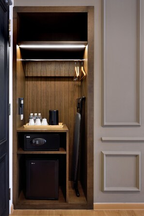 A compact kitchenette with a coffee maker, kettle, and microwave. - The Leith (George Town)