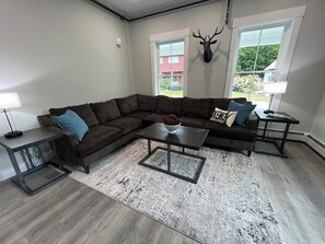 Smart-TV, peis, bøker og PC-skjermer