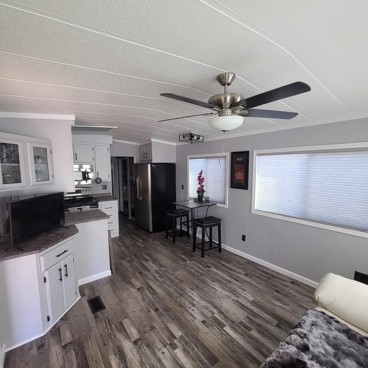 Cozy home with 1 bedroom, laundry, pickleball, 3 pools & hot tubs, gym, in Mesa