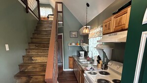 Unclassified image, 4 of 11, button - Charming cottage with AC, Pet-friendly, 4 guests, 3 miles from West Point Lake
(Five Points)