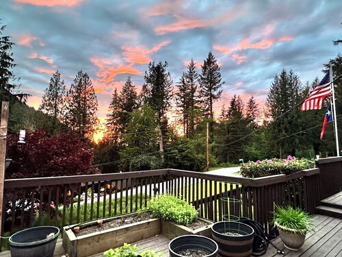 Ultimate Family Getaway: 4BR w/ Fire Pit, Kid Playground & Secure Dog Yard