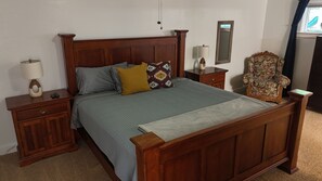 4 habitaciones, tabla de planchar con plancha y cuna de viaje 
