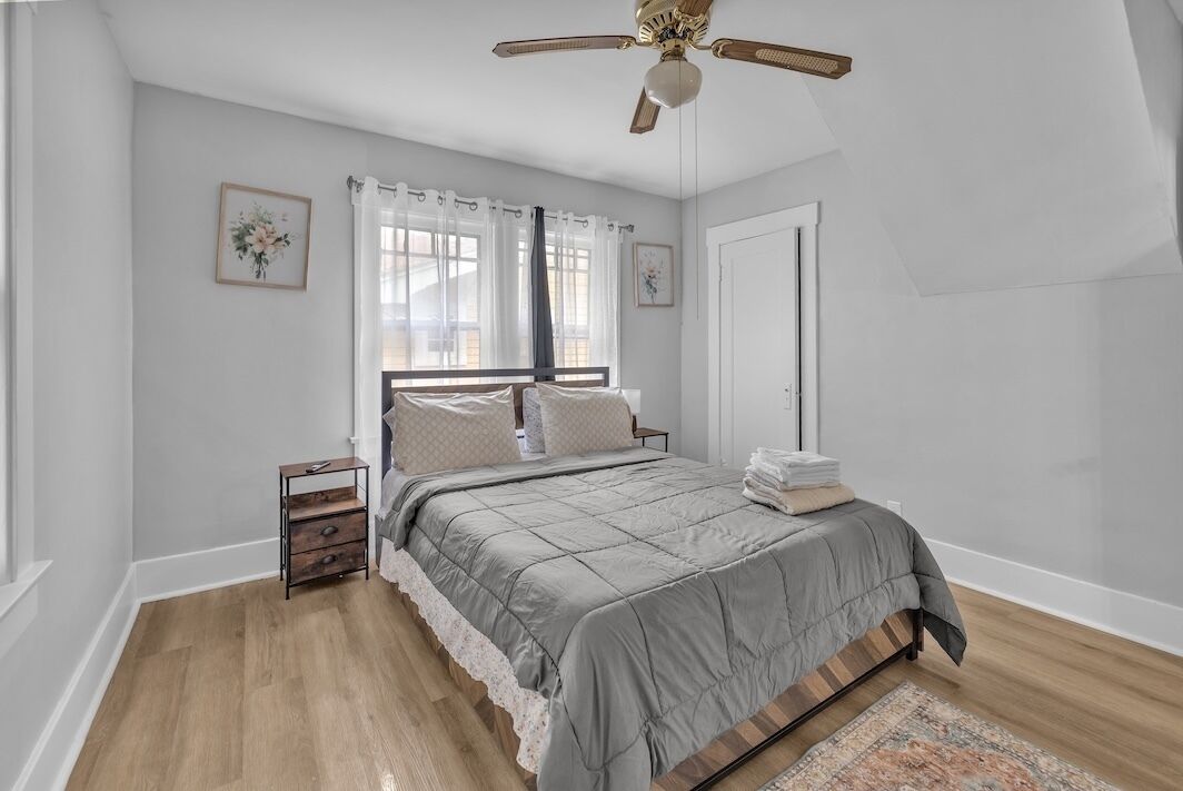 5 bedrooms, desk, iron/ironing board, WiFi