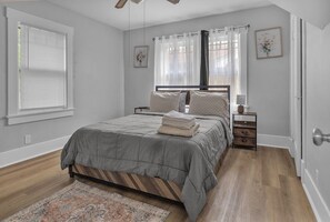 5 soverom, skrivebord, strykejern/-brett og wi-fi