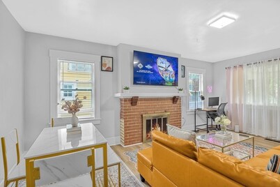 Spacious 5BedRooms House Near Millikin Univ – Perfect for Groups & Families!