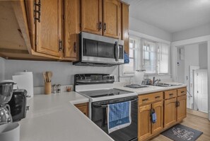 Refrigerador, microondas, horno y parrilla de estufa 