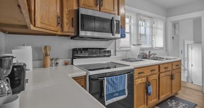 Spacious 5BedRooms House Near Millikin Univ – Perfect for Groups & Families!
