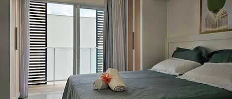 Luxury House, Balcony, Pool View | 2 bedrooms, individually decorated, individually furnished, free WiFi